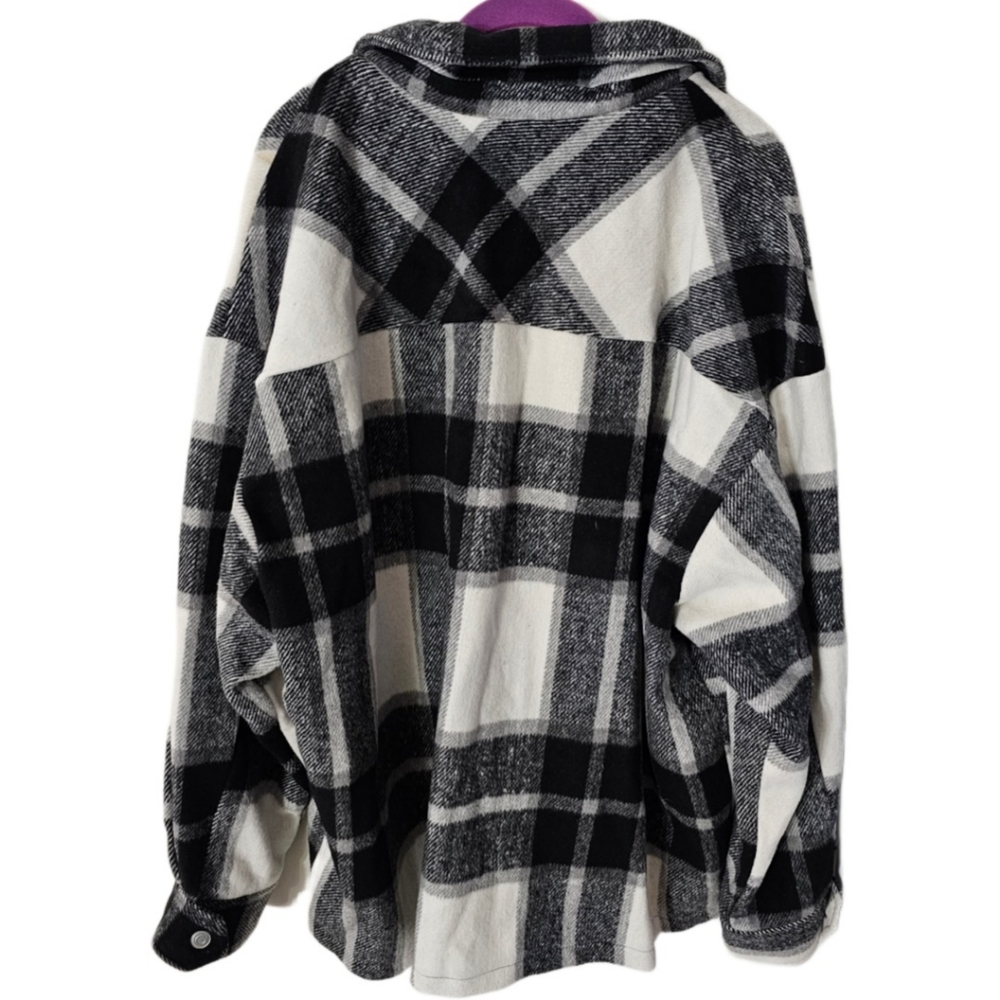 **SOLD** Black and White Plaid Shacket NWT - Picture 8 of 10
